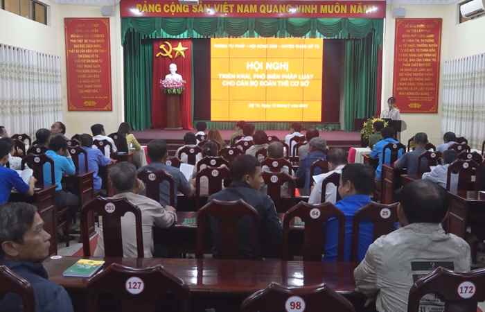 Mỹ Tú triển khai, phổ biến Pháp luật cho cán bộ Đoàn thể ở cơ sở